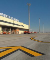 Aeropuerto de Badajoz (a 45 kms)