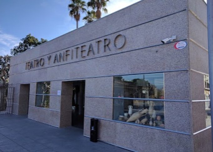 Oficina de Turismo de Mérida (Plaza del Teatro Romano)